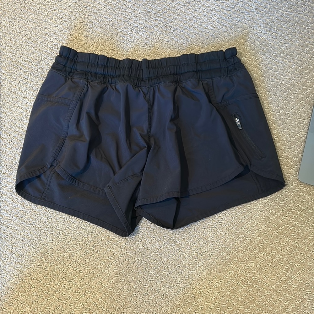 Lululemon tracker shorts